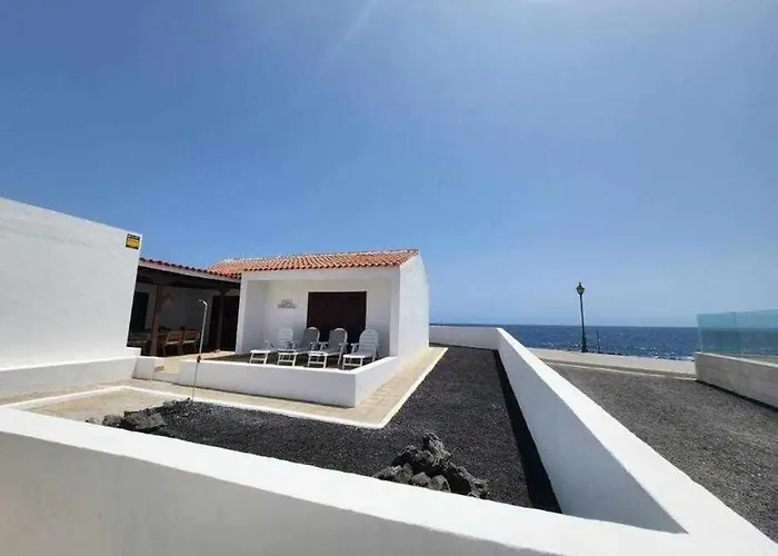 Salada On The Ocean Shore *